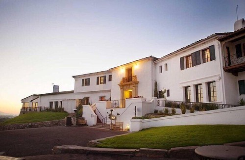 North Mountain Hotel | Experience Downtown Glendale in Comfort & Style! Fully-equipped kitchen!