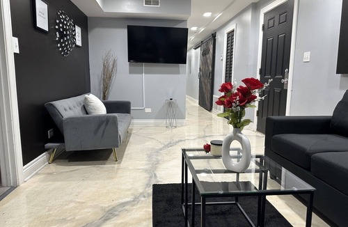 Bronzeville Condo | Experience Elegance at Paramount
