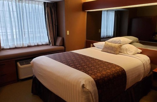 Dover Apartment | Experience Exceptional Hospitality- w/Hot tub ,Cozy rooms one/Two Queen bed.