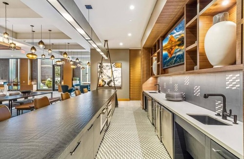 Reston Apartment | Experience Reston | Work Desk + Fast WiFi | nr Washington DC