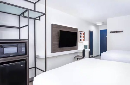 Clarion Hotel | Experience Stylish Room w/Breakfast, Near Clarion County Park - Great Getaway