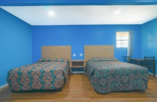 Flour Bluff Hotel | Experience Unit Pet Friendly Access To Padre Island Beach And State Park Nearby
