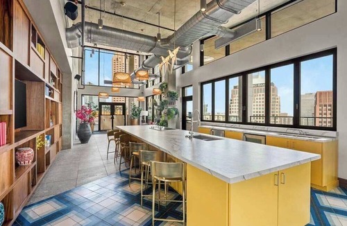 Gateway District Apartment | Explore Cleveland! Modern Apartment in the City
