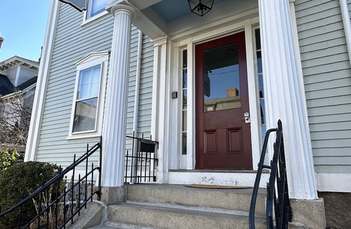 Historic Hill Apartment | Exposed Brick Suite 1 Bed/1 Bath/Pullout Sofa 1 Bedroom Apts