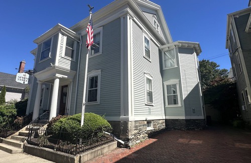 Historic Hill Apartment | Exposed Brick Suite 1 Bed/1 Bath/Pullout Sofa 1 Bedroom Apts