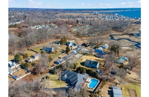 Old Saybrook House | Exquisite Beach Villa In Ground pool and Spacious Bermuda room! 2 living Rooms!