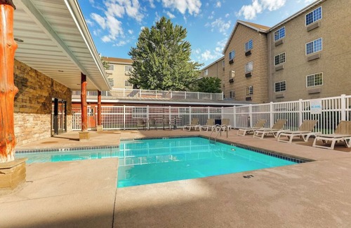 Columbia Hotel | Extended Stay Queen Suite with Kitchenette! Stoney Creek Columbia