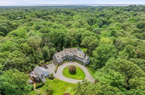Greenwich House | Extraordinary 3+acre Greenwich mid-country estate