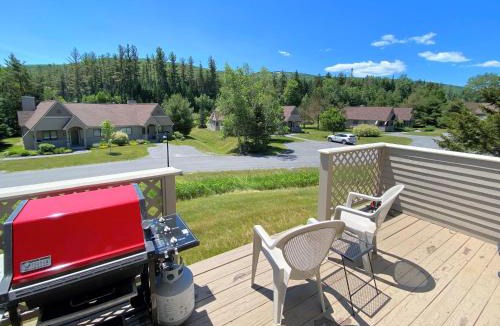 Carroll House | F14 Bretton Woods Condo along golf course short walk from Omni Mount Washington Hotel