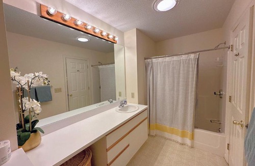 Carroll House | F22 Great location close to Bretton Woods Ski Area, Ice Castles, Mt Washington Hotel