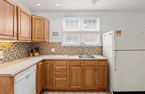 Glenshaw House | Fabulous 2-bedroom, 2-bath house with AC in historic Pittsburgh