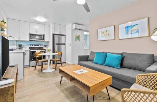 McCully - Moiliili Apartment | Fabulous Renovated Honolulu Loft with A/C