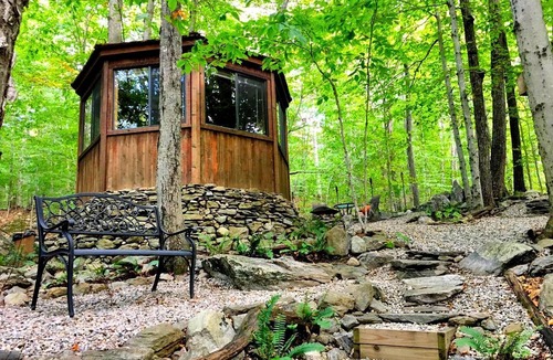 Bozrah Cabin | Fabulous Tiny House Surrounded by Forest in Norwich, Connecticut