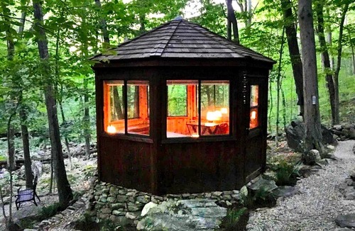 Bozrah Cabin | Fabulous Tiny House Surrounded by Forest in Norwich, Connecticut