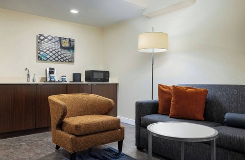Herndon Hotel | Fairfield by Marriott Inn & Suites Herndon Reston