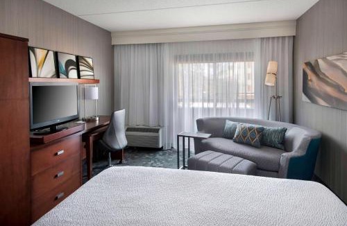 Stoughton Hotel | Fairfield by Marriott Inn & Suites Stoughton