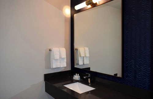 Austintown Hotel | Fairfield Inn and Suites by Marriott Youngstown Austintown