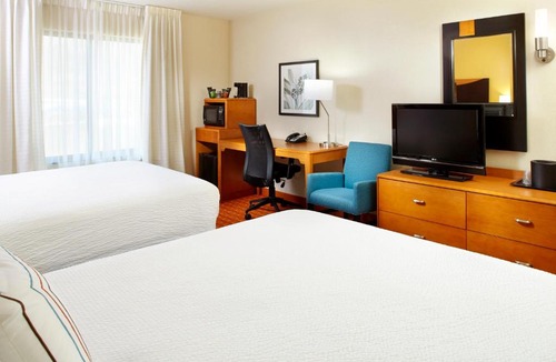 McKnight Hotel | Fairfield Inn & Suites Pittsburgh Neville Island