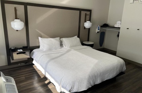 Sherwood Manor Hotel | Fairfield Inn & Suites Springfield Enfield