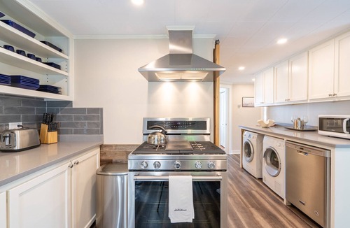 Kennebunk Cottage | Fairview Cottage, Steps from Mother's Beach in Kennebunk