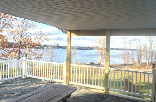 North Hero House | “ FALL 3 DAY TRIPS FOLIAGE base spot”Fishing, Dock, Fire Pit, Boat launch & Boat
