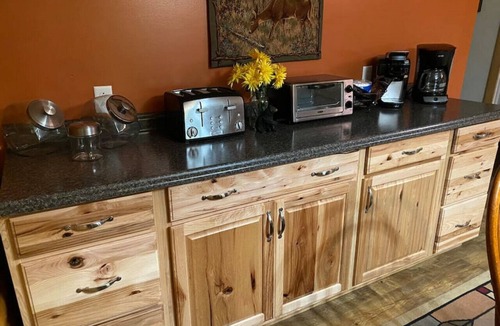 Confluence Cabin | Fall Getaway Camp Sideways Sleeps 6 · 3BR 1BA · Hot Tub Fire Pit Grill Fireplace