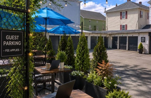 Fall River Apartment | Fall River Stay Stylish 2BR Free Parking