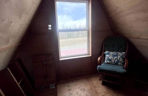 Houston House | Family Adventure Cabin With Lake View, Barn Animals, Kayak Rentals and Trails in Houston, Alaska