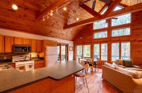 Berkeley Springs House | Family-Friendly Cabin – Games, Fire Pit, & Nature!