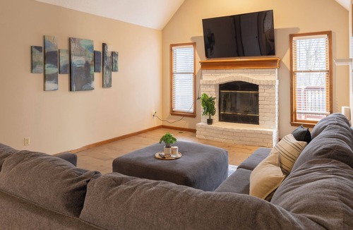 Blue Springs House | Family Friendly 4BR Home Sleeps 8–Near Arrowhead and Royals Stadium, MAJOR INTERNATIONAL SPORTING EVENT ready!