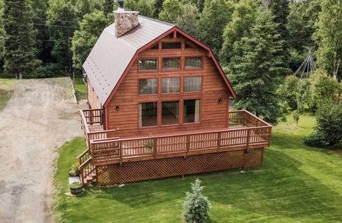 Mid-Hillside House | Family-friendly and Pet-friendly
