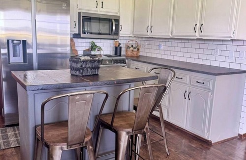 Clinton House | Family friendly Countryside stay! Easy access to Route 66 and I-40
