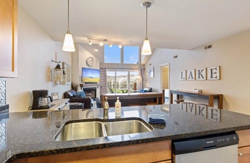 Camdenton Condo | Family-Friendly, Fishing, & Fun w/2 Pools, Views, Boat Slip & Launch