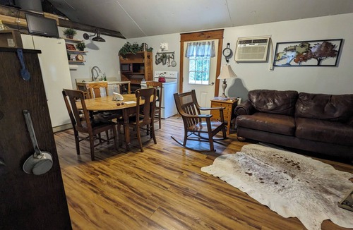 Eddyville Cabin | Family-friendly, hidden gem! Boat, Fish, Hunt, Repeat.