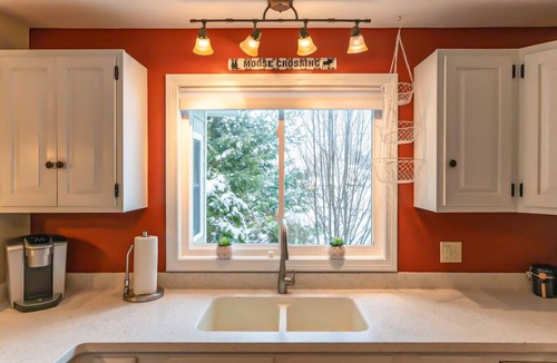 Intervale House | FAMILY-FRIENDLY, King Bed, Outdoor Space, Pet-Welcome - Intervale Lodge