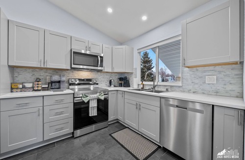 Sand Lake Apartment | Family-friendly, Mountain Views, Cozy 2-bedroom apartment in Anchorage