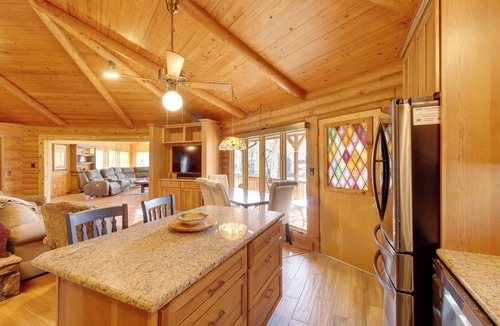 Wilburn Cottage | Family-friendly Riverfront Manor on the Little Red