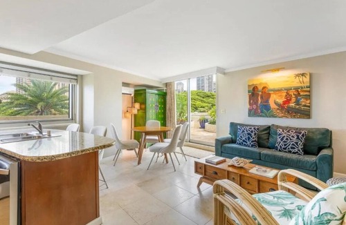 Waikiki Hotel | Family-Friendly Room! Pool View, Full Kitchen! Near Waikiki Attraction!