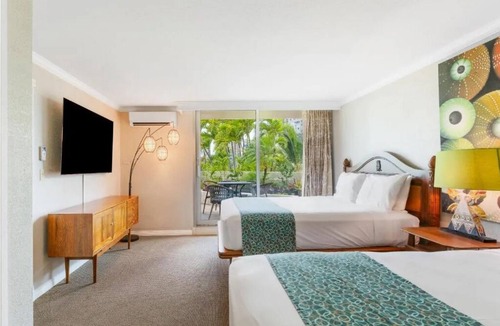 Waikiki Hotel | Family-Friendly Room! Pool View, Full Kitchen! Near Waikiki Attraction!