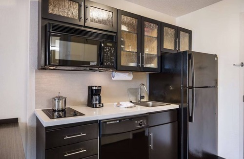 Braintree Hotel | Family-Friendly Stay | Kitchens Near Freedom Trail & Quincy Market | 3 Units