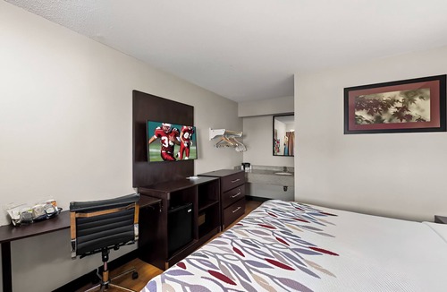 Irving Hotel | Family-Friendly Stays Close to Lake Activities, Golf & Local Dining | 3 Units