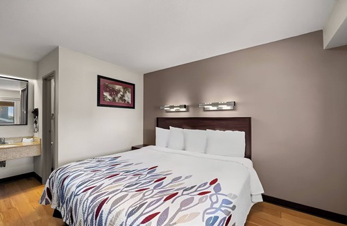Irving Hotel | Family-Friendly Stays Close to Lake Activities, Golf & Local Dining | 3 Units