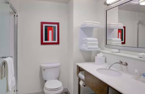 Columbus Hotel | Family-Friendly Suite | Free Parking & Free Breakfast | Minutes from Downtown