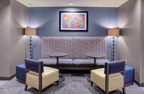 Columbus Hotel | Family-Friendly Suite | Free Parking & Free Breakfast | Minutes from Downtown