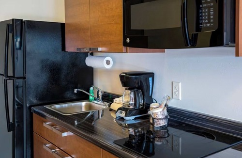 Overland Park Hotel | Family-Friendly Suites Near Overland Park Arboretum and Trails