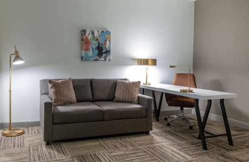 North Little Rock Hotel | Family Getaway: Heated Pool | Near Burns Park (7 mi) & Old Mill Park