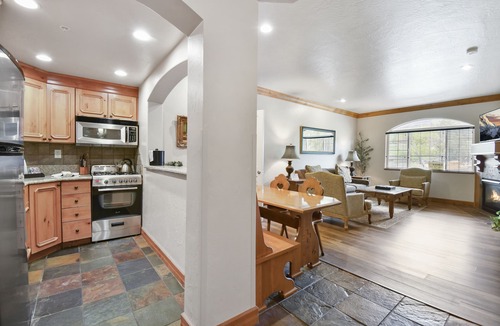 Midway Villa | Family Getaway~Pool, Hot Sprng, Scuba & Ice Castles Villa 1027-2