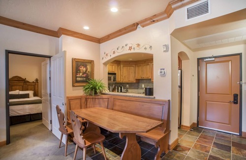 Midway Villa | Family Getaway~Pool, Tubing, Skiing, & Ice Castles Villa 1065-2