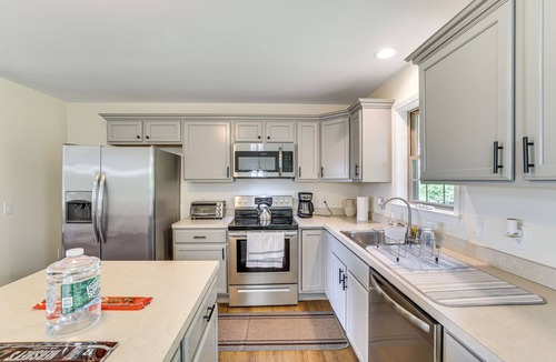Gilman House | Family Getaway w/Lake Access in Lebanon!