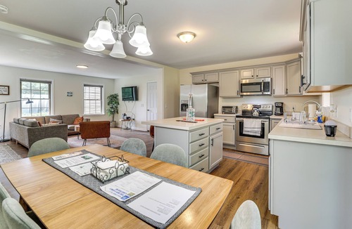 Gilman House | Family Getaway w/Lake Access in Lebanon!